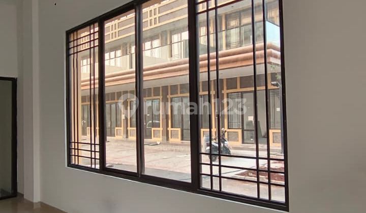 Ruko Korean 3 Lantai di Green Lake City Lokasi Strategis Nego