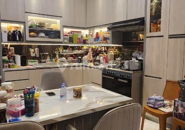 Rumah 4 Lantai Furnish di Riviera At Puri Lokasi Strategis  2