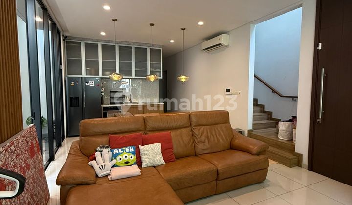 Rumah Super Cantik Semi Furnish di di Perumahan Serenia Hills