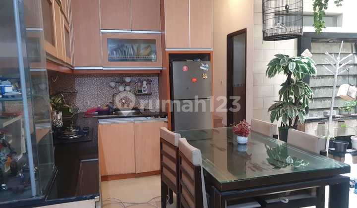 Rumah Bagus Siap Huni di Tomang Jakarta Barat Lokasi Strategis 