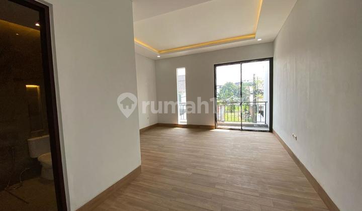 Ready-to-Occupy House in Kav DKI, North Meruya, West Jakarta, Strategic Location
