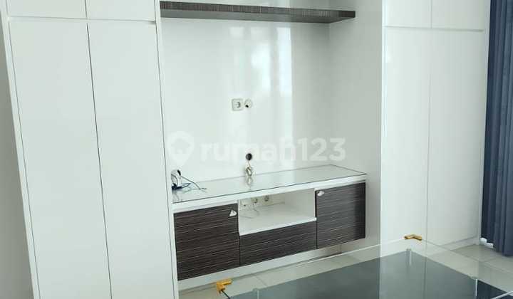 Apartement St Moritz di Jakarta Barat Semi Furnish City View