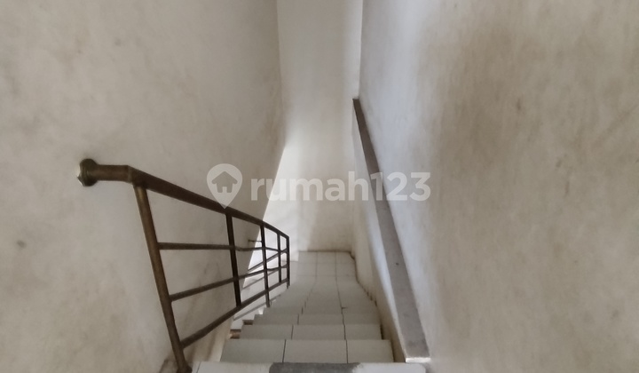Connected Ready-to-Use Shophouse, Close to KRL Station, Mall, Airport Access 2