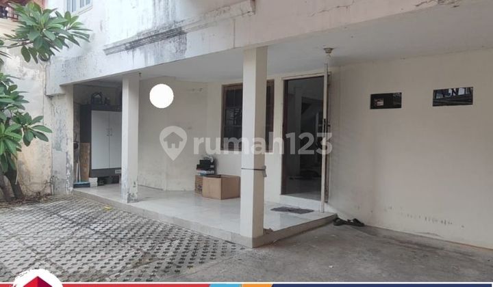 For sale, strategically located house in Kelapa Gading.