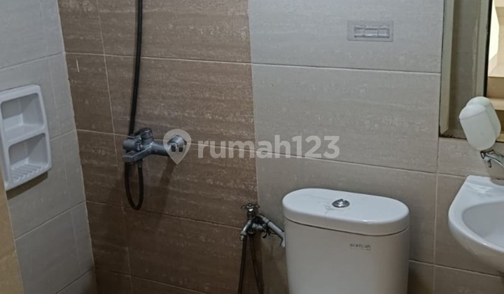 Sewa Rumah 2 Lantai,Letak Strategis Dan Bebas Banjir Di Cluster Samata , Harapan Indah Bekasi Siap Huni Full Renovasi 2