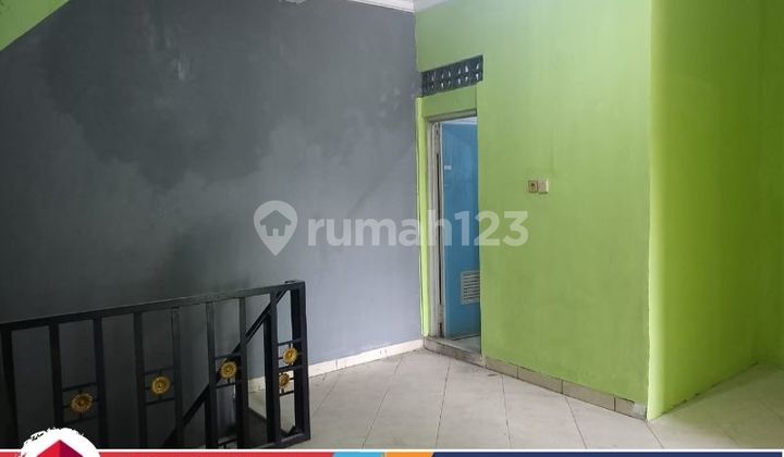 For sale: 3-story house with 4 bedrooms in Pejual Pratama, Medan Satria, Bekasi.