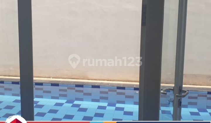 Quick sale house with swimming pool in Metland Menteng, Cakung. 2