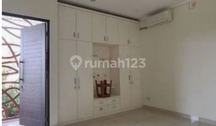 Sewa Rumah Siap Huni 2 Lantai,Semi Furnish Letak Strategis Dan Bebas Banjir Di Arana Harapan Indah 2