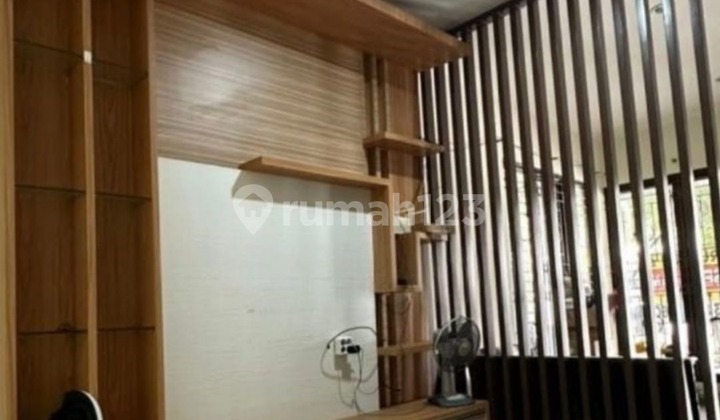 Sewa Rumah Siap Huni 2 Lantai,Semi Furnish Letak Strategis Dan Bebas Banjir Di Arana Harapan Indah