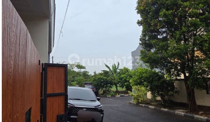 Jual Rumah Unfurnish Lelang Cash Only Lokasi Strategis dan Bebas Banjir di Jl.metland