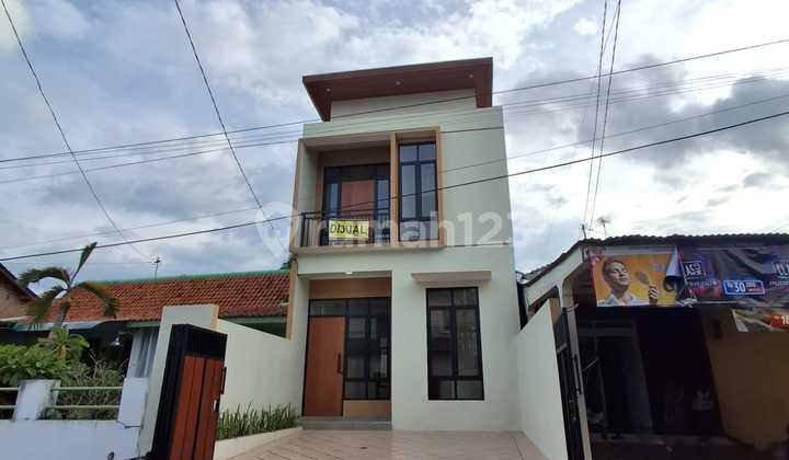 Rumah 2 Lantai Pinggir Jln Kedungmundu 2