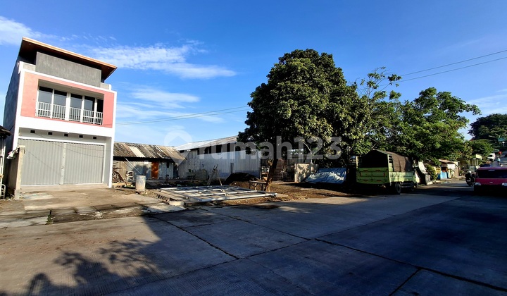 Shop House, 2 Floors, Freehold Certificate, in Ketileng. 1