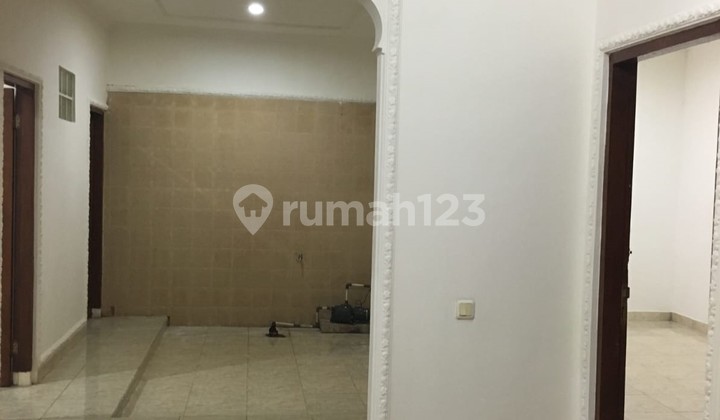 Rumah HOOK siap huni, rapih di Lippo Karawaci 2