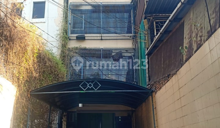 Ruko 4,5 Lantai, strategis, ramai di Jalan Raya Daan Mogot