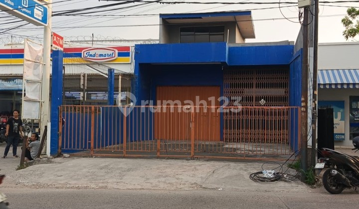 Ruang Usaha Terenovasi rapih akses mudah pinggir jalan di Kosambi, Tangerang