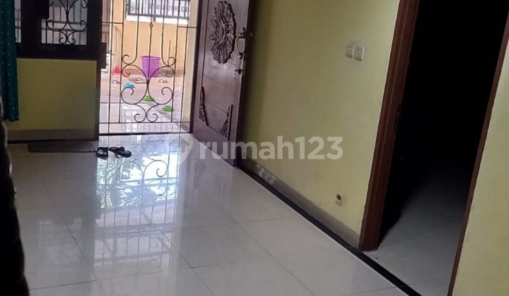 For Sale 2-Story Ready-to-Occupy House, Strategic Location and Flood-Free in Metland Menteng, Newly Renovated East Jakarta 2