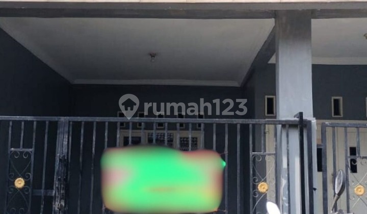 Quick Sale 3-story house in a strategic location, Medan Satria Bekasi.