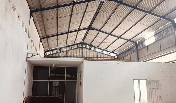 Ruang Usaha Strategis Di Jalan Raya Erlangga Paron Kediri Jawa Timur