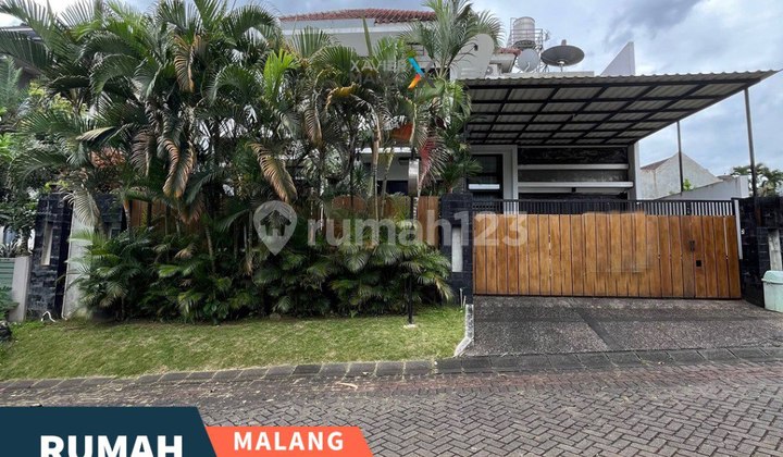 Rumah Tropis Modern Mewah di Jalan Kembar Villa Puncak Tidar Malang ‎