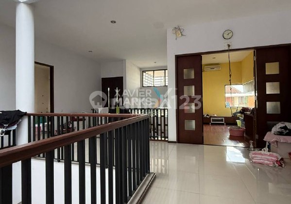 Large and Spacious House in Araya Golf Boulevard, Malang 2