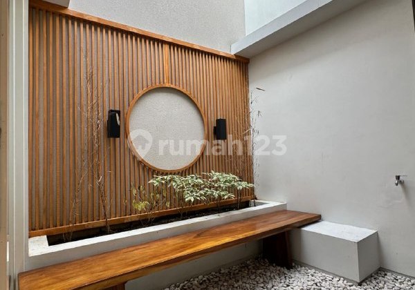 Rumah Modern Dengan Inner Courtyard Di Araya, Malang