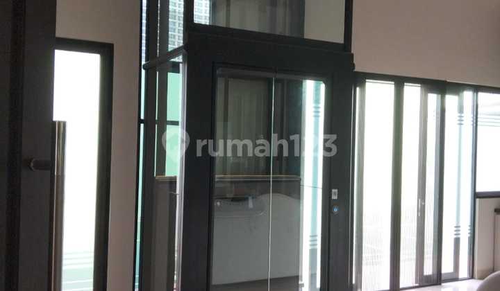 Rumah Mewah 2 Lantai di Cluster Leora dengan Kolam & Lift Pribadi 2