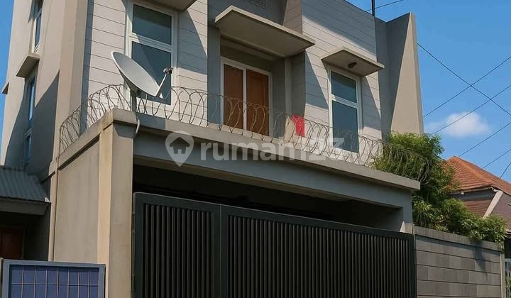 3-Storey Ready-to-Live Home in Twin Wings Bkr 2