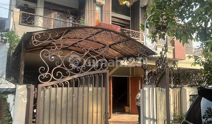 Dijual Rumah Tinggal 2 lantai di Jl. Bengkulu Jakasampurna