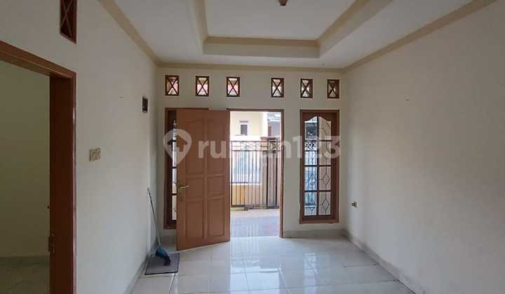 Disewakan rumah di Taman Galaxy Indah Bekasi Selatan Disewakan rumah di Taman Galaxy Indah Bekasi Selatan