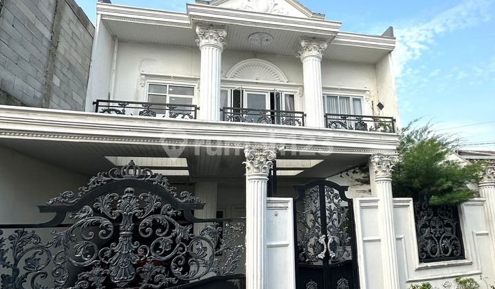 Dijual Rumah Mewah Classic  2 Lantai di Jalan Raya Hankam 