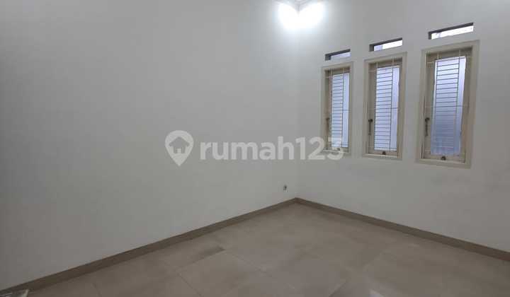 Jarang Ada Rumah Bagus Terawat Siap Pakai Lokasi Favorit Tki 2