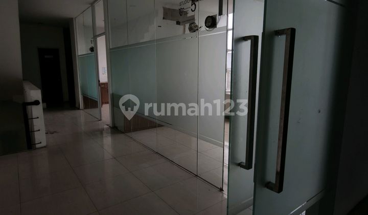 Strategic 3.5-Story Corner Ruko Suitable for Various Businesses 2
