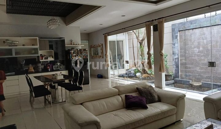 RUMAH CITRALAND UTAMA SEMI FURNISHED 2 LANTAI DIJUAL