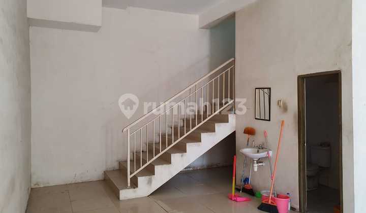 FOR SALE 3-STORY SHOPHOUSE IN JELIDRO FOR SALE 3-STORY SHOPHOUSE IN JELIDRO