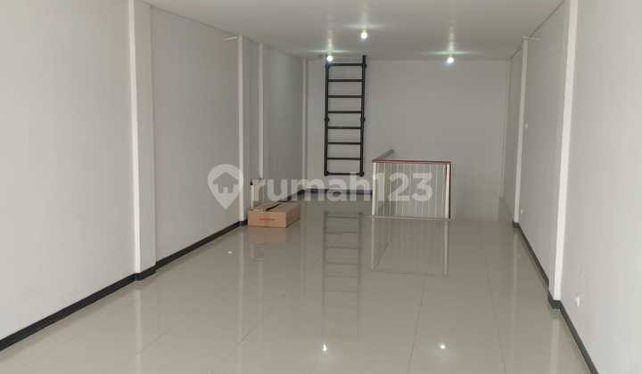 FOR RENT: THREE-STORY RUKO SECTION ONE, WELL-MAINTAINED 2