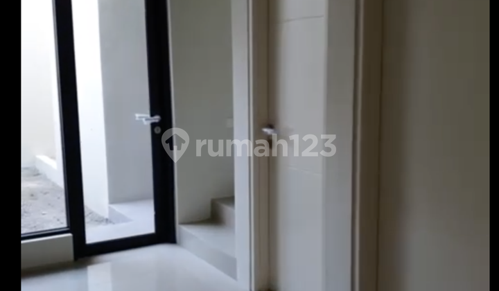 NORTHWEST 2-STORY HOUSE NEW NEVER OCCUPIED