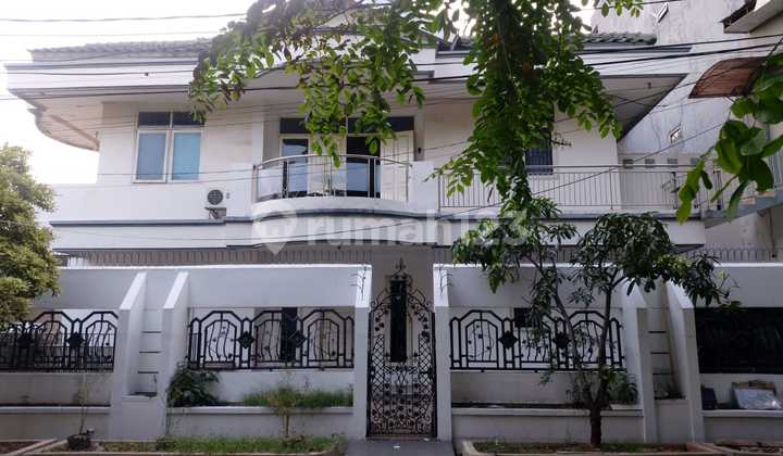 Rare Find! Large Hook House Land 260M² Building 400M² Multi-Level Suitable for Residence & Business Harapan Indah Bekasi 1