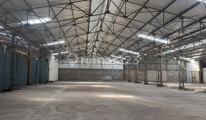 Ready-to-Use Warehouse Lb 2160m2, Suitable for Heavy Equipment, Coil, Food Warehouses Near Tol Pulogadung Cakung, East Jakarta