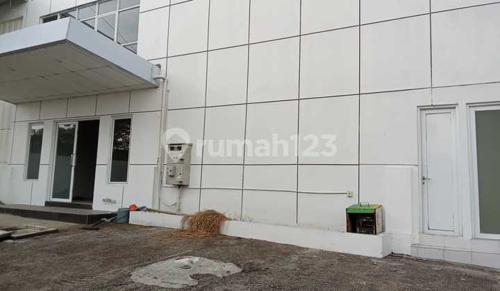 A Ready-to-Use Strong and Good Warehouse Suitable for Industry, 2300m² Land Area, in Delta Silicon Area, Cikarang, Bekasi A Ready-to-Use Strong and Good Warehouse Suitable for Industry, 2300m² Land Area, in Delta Silicon Area, Cikarang, Bekasi