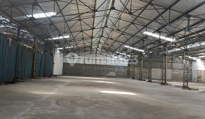 Ready-to-Use Warehouse Lb 2160m2, Suitable for Heavy Equipment, Coil, Food Warehouses Near Tol Pulogadung Cakung, East Jakarta