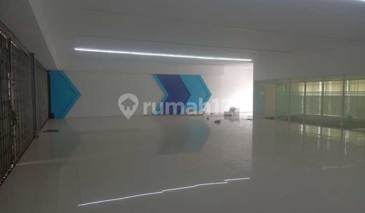 For Rent Commercial Space Former Showroom, Building Area 600m2 + Land Area 3000m2. Suitable for Warehouse, E-commerce/Supermarket/Logistics/Office/Vehicle Pool. Located by Narogong Main Road, East Bekasi. For Rent Commercial Space Former Showroom, Building Area 600m2 + Land Area 3000m2. Suitable for Warehouse, E-commerce/Supermarket/Logistics/Office/Vehicle Pool. Located by Narogong Main Road, East Bekasi.