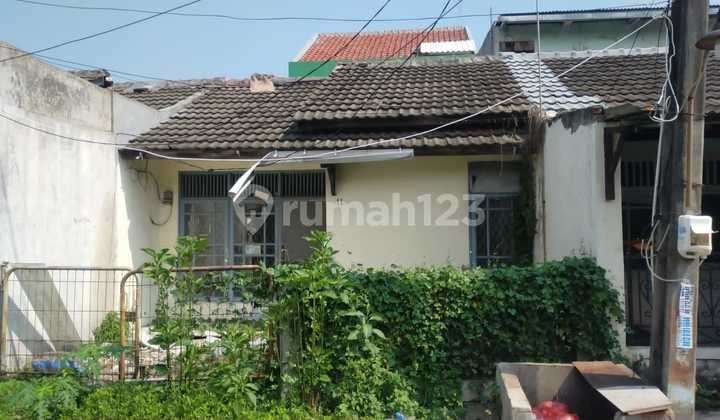 Urgently Needed: House Buyer, Very Cheap Materials Only 398 Million, Land Area 72, Prime Location, Profitable Thb Harapan Indah Bekasi