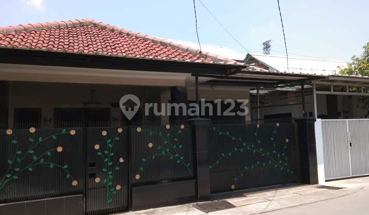 Rumah Luas 1 Lantai Siap Huni di Beji Depok - Carport Luas, SHM, Lokasi Strategis Rumah Luas 1 Lantai Siap Huni di Beji Depok - Carport Luas, SHM, Lokasi Strategis