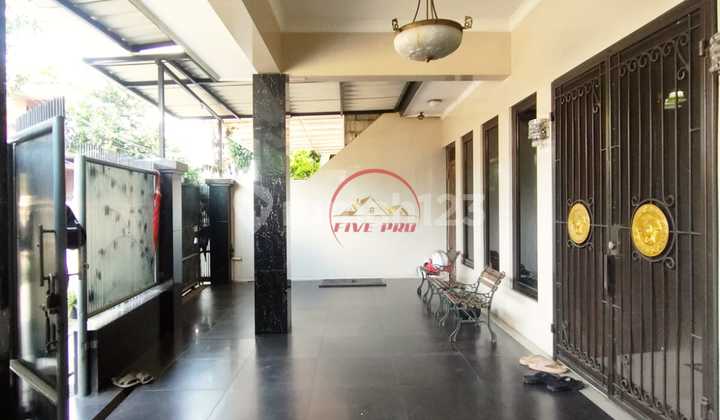 Rumah Luas 1 Lantai Siap Huni di Beji Depok - Carport Luas, SHM, Lokasi Strategis 2