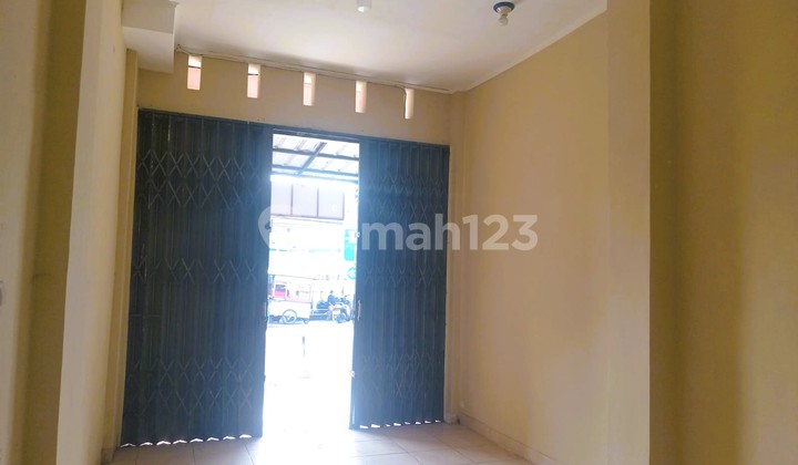 FOR RENT: 2-STORY SHOPHOUSE 42/81 ON SENTOSA RAYA STREET, DEPOK - BUSY LOCATION 2