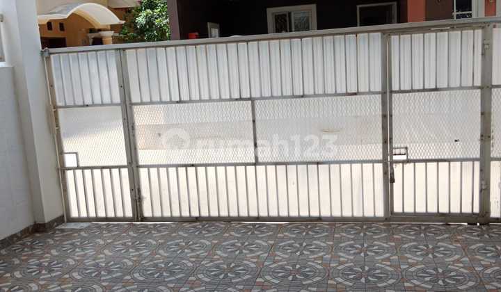 3.5-Storey Ready-to-Occupy House in Depok 1 – Strategic Location, Flood-Free & Negotiable Price! 2