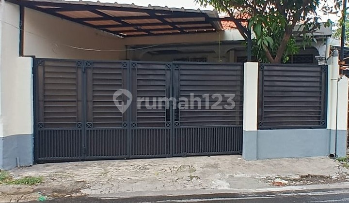 Rumah Pinggir Jalan Raya Beji Depok - Cocok Usaha, Lokasi Strategis, Harga Nego