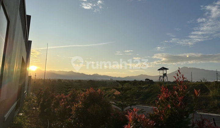 For Sale Quick and Cheap, Below Developer Price in Kota Wisata! Luxury House in Bogor - Fully Furnished & Ready to Live In.