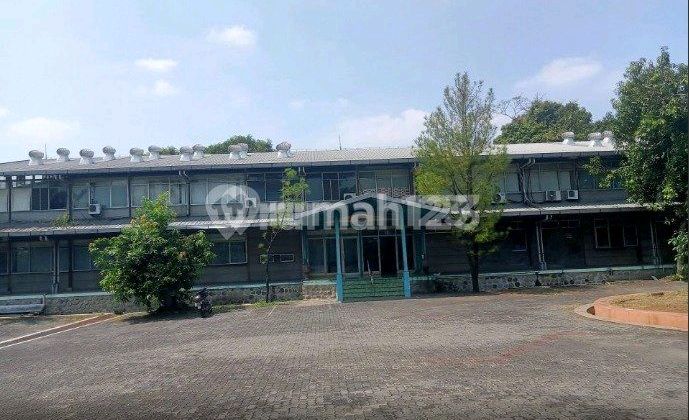 Dijual Gudang Pinggir Jalan 5 Bangunan 1 Lokasi 2