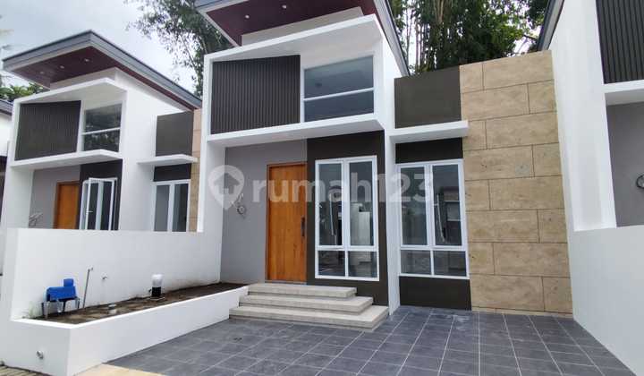 For Sale, Ready-to-Occupy House in a Housing Complex Near UII Campus 2